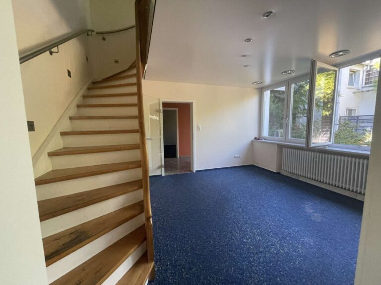 Wohnen / Büro mit Treppe